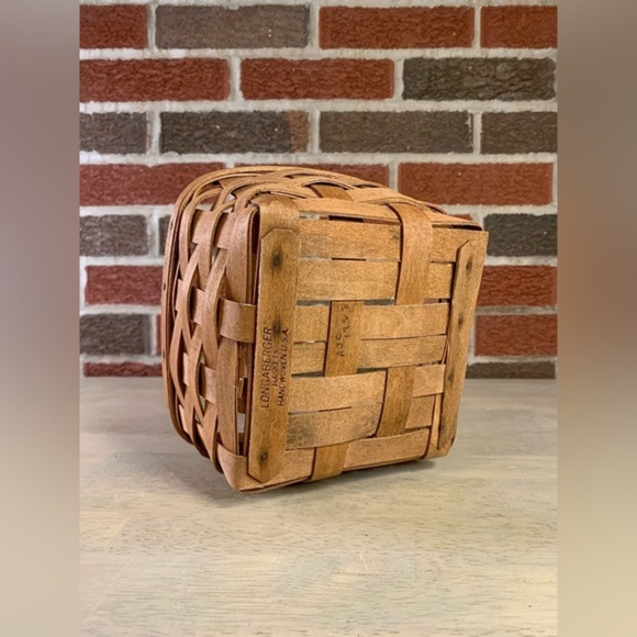 Longaberger 1988 Medium‎ Berry Basket, Stationary Handle - Picture 7 of 10